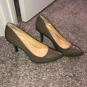 Jessica Simpson Taupe Pumps